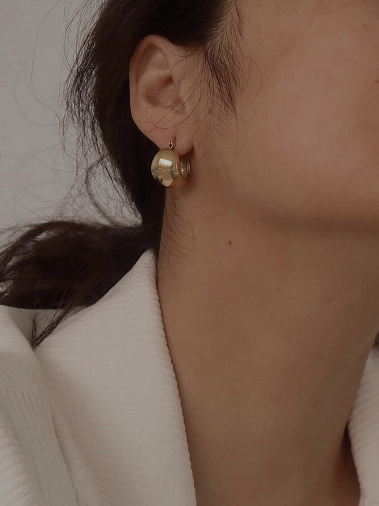 MAIA—18K Classic Round Huggies