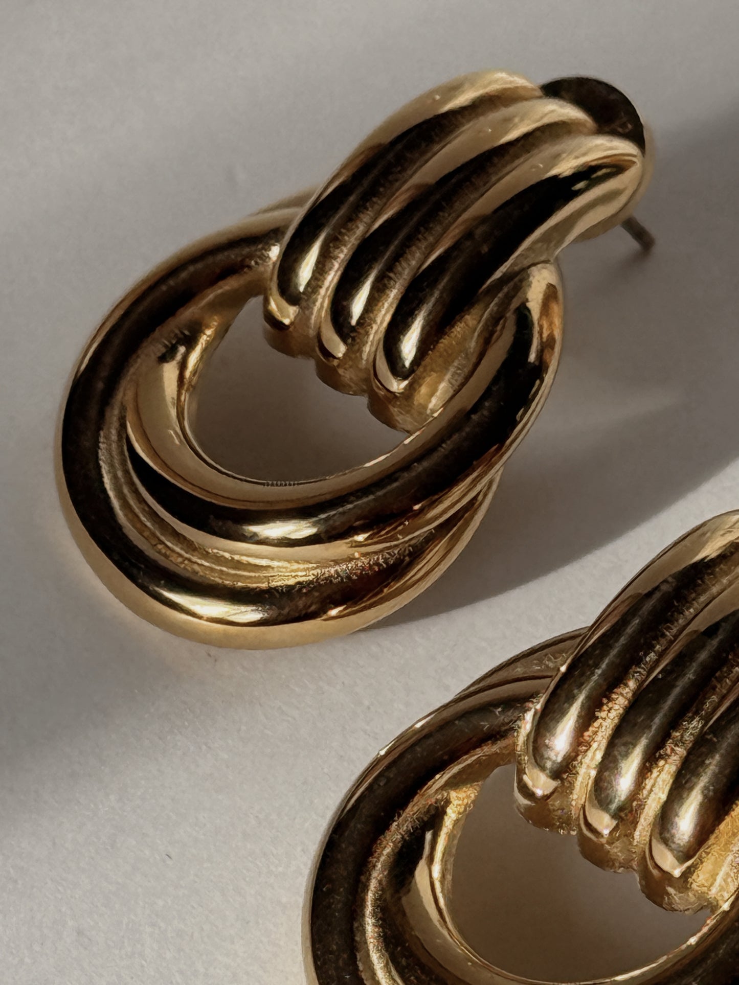 MAE—18K Sculpted Hoops