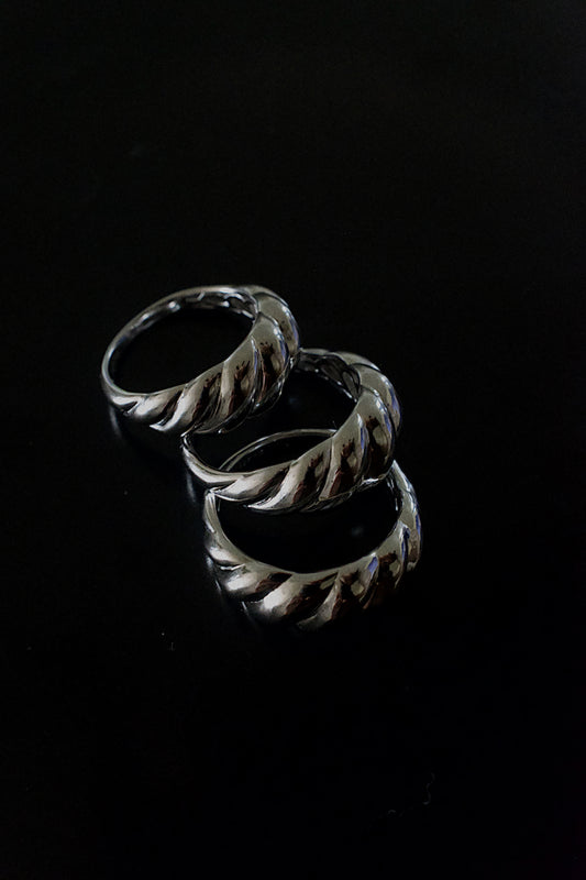 SELENE—Croissant Ring